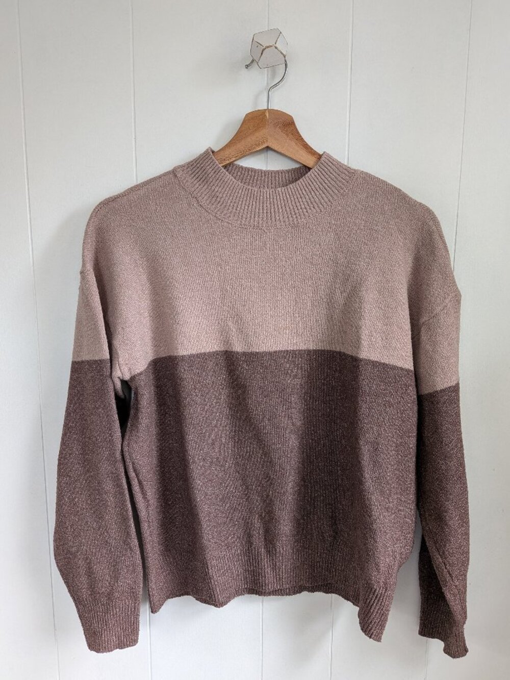 STYLUS Two-Tone Dusty Pink and Brown Crewneck Sweater